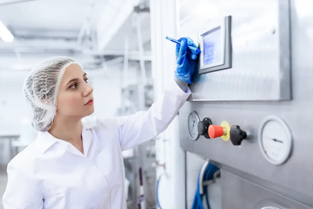 Messtechniker bei Reinraumtechnik Ulm